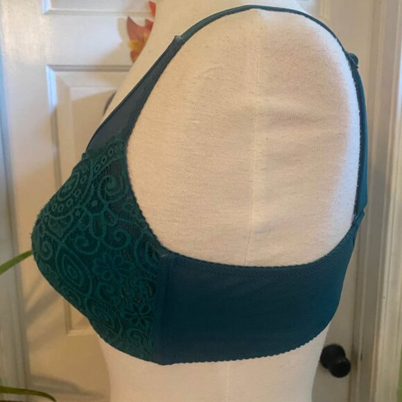 Emerald green lined lace bra sz 40 C. Like new. - Picture 3 of 5